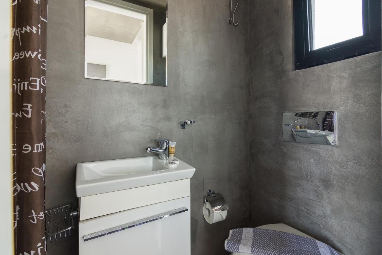 Apartment With Terrace In Piraeus Exterior photo